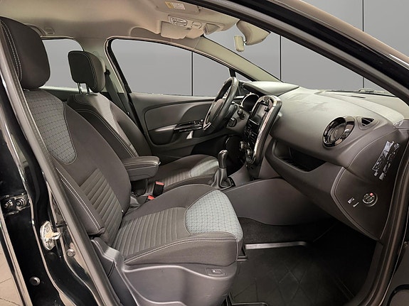 Renault Clio 28 of 30