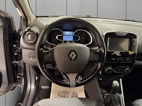 Renault Clio 14 of 30