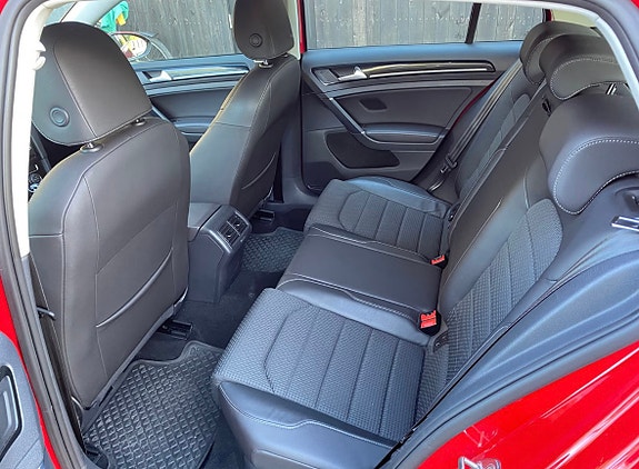 Volkswagen Golf VII 2 of 10