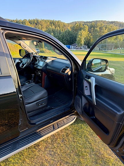 Toyota Land Cruiser 14 of 30