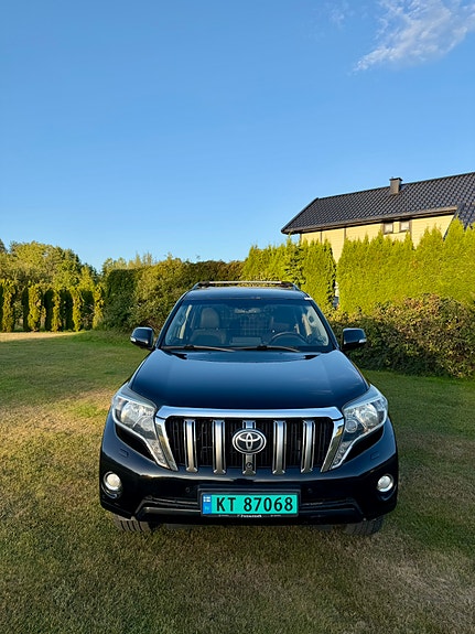 Toyota Land Cruiser 2 of 30