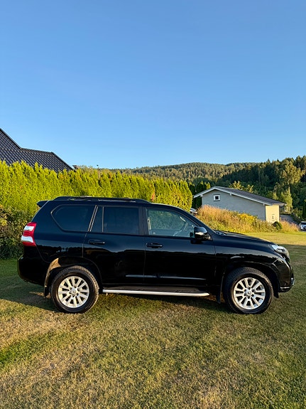 Toyota Land Cruiser 4 of 30