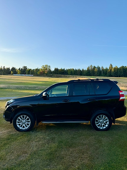 Toyota Land Cruiser 9 of 30