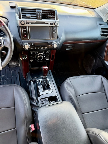 Toyota Land Cruiser 12 of 30
