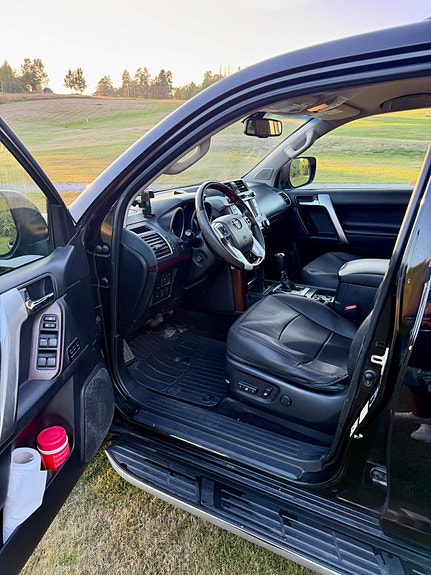 Toyota Land Cruiser 10 of 30