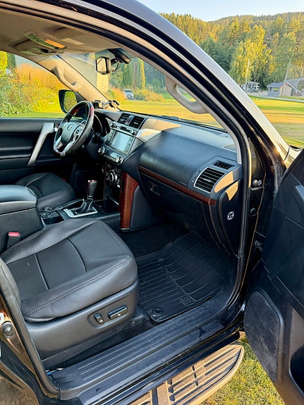 Toyota Land Cruiser 15 of 30