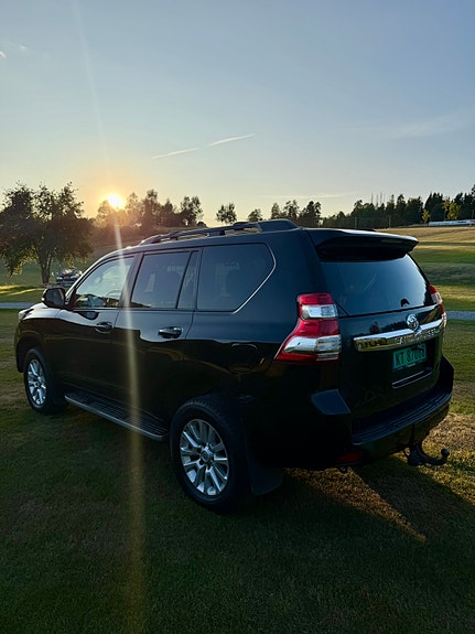 Toyota Land Cruiser 8 of 30