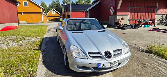 Mercedes-Benz SLK200 4 of 12