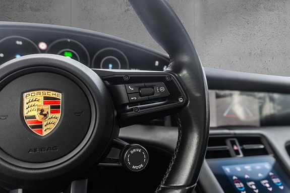 Porsche Taycan 4 26 of 30