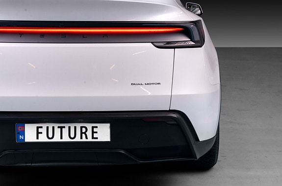 Tesla Model Y 8 of 22