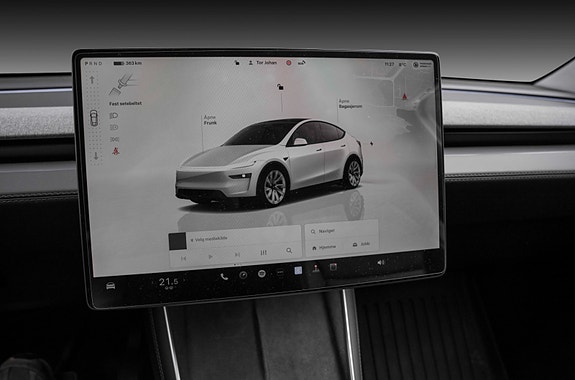 Tesla Model Y 11 of 22