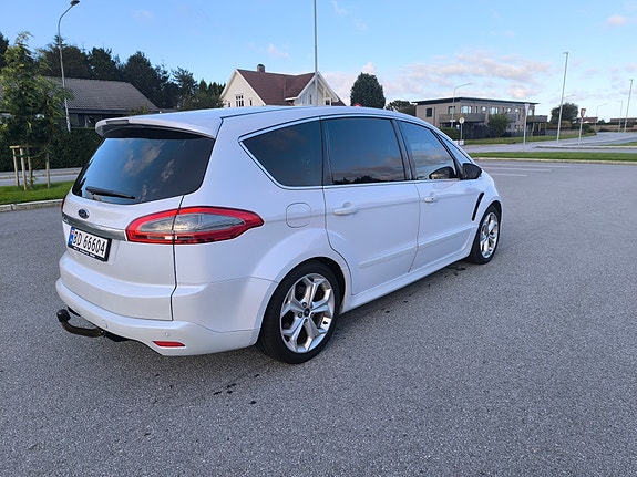 Ford S-MAX 8 of 15