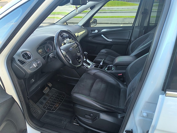 Ford S-MAX 13 of 15