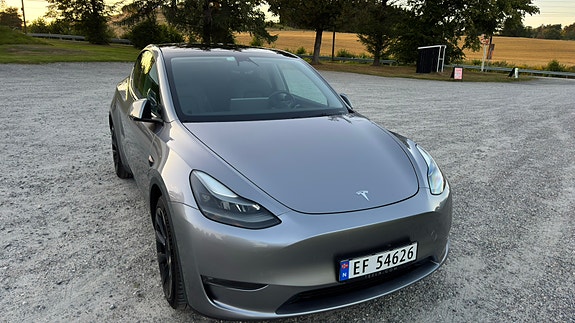 Tesla Model Y 2 of 22