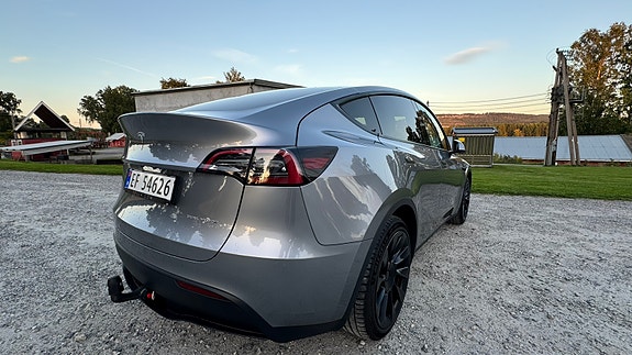 Tesla Model Y 13 of 22