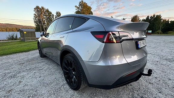 Tesla Model Y 11 of 22