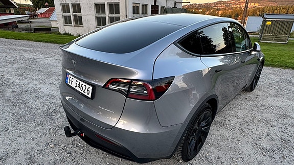 Tesla Model Y 14 of 22