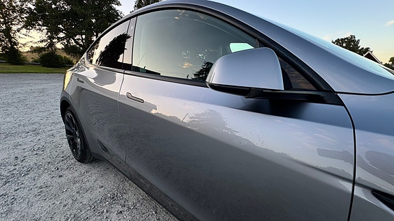 Tesla Model Y 8 of 22