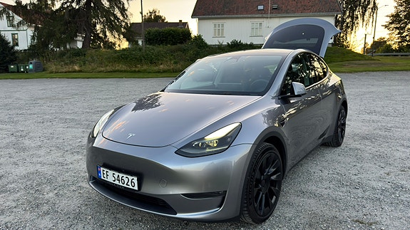 Tesla Model Y 20 of 22