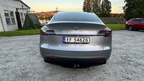 Tesla Model Y 18 of 22