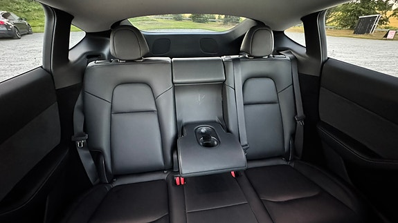 Tesla Model Y 5 of 22