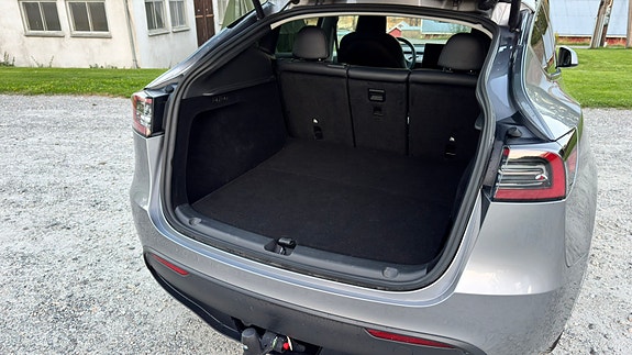 Tesla Model Y 22 of 22