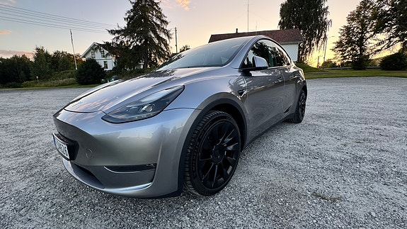 Tesla Model Y 10 of 22