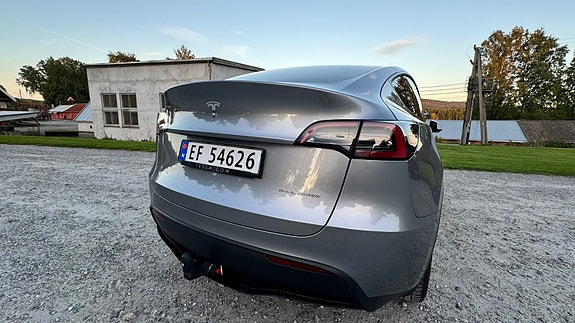 Tesla Model Y 12 of 22