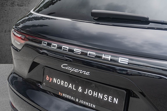 Porsche Cayenne 11 of 30