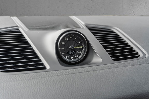 Porsche Cayenne 28 of 30