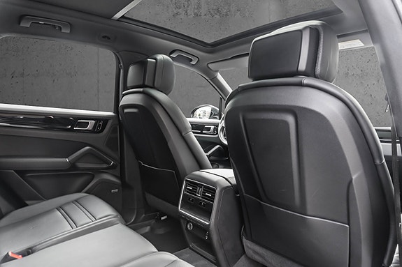Porsche Cayenne 23 of 30