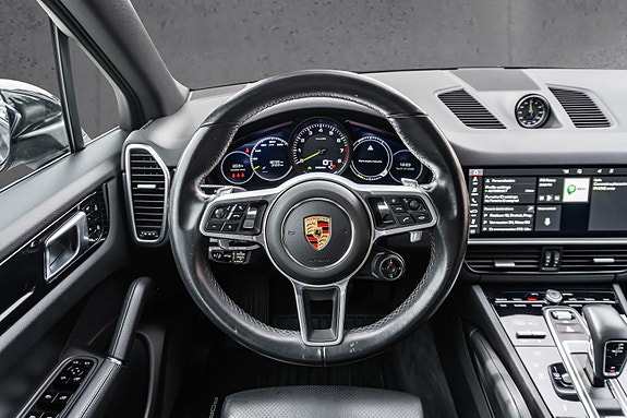 Porsche Cayenne 24 of 30