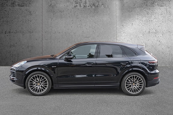 Porsche Cayenne 13 of 30