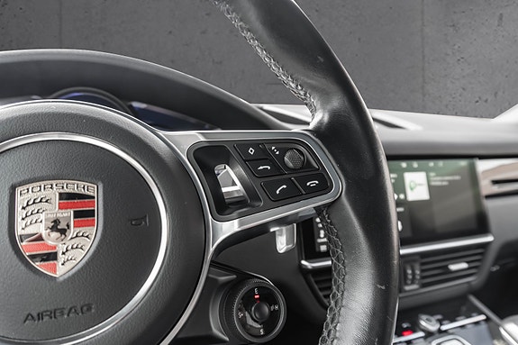 Porsche Cayenne 27 of 30
