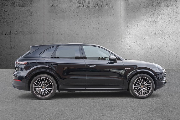 Porsche Cayenne 5 of 30
