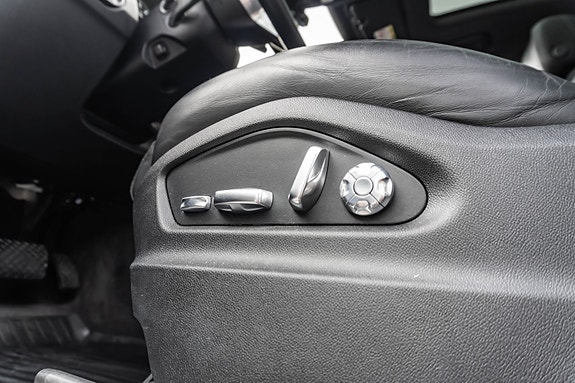 Porsche Cayenne 17 of 30