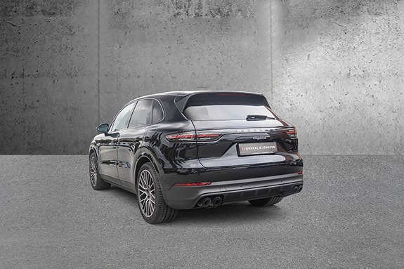 Porsche Cayenne 8 of 30