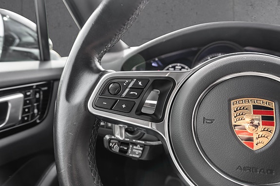 Porsche Cayenne 26 of 30