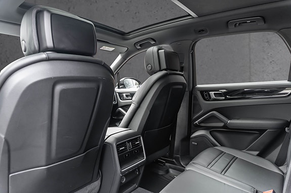 Porsche Cayenne 22 of 30