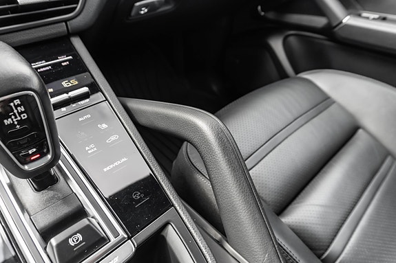 Porsche Cayenne 30 of 30