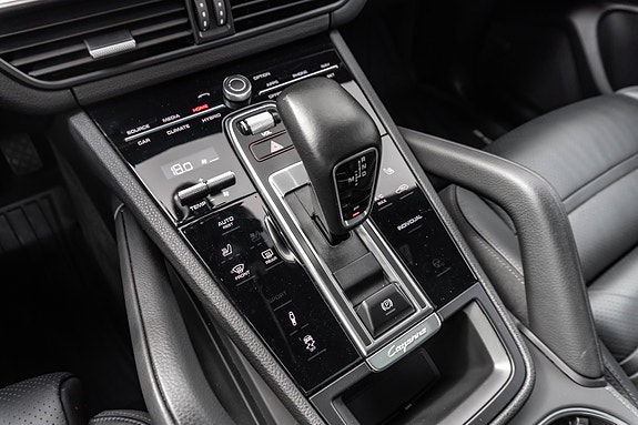 Porsche Cayenne 29 of 30