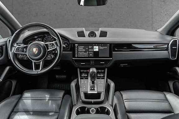 Porsche Cayenne 14 of 30