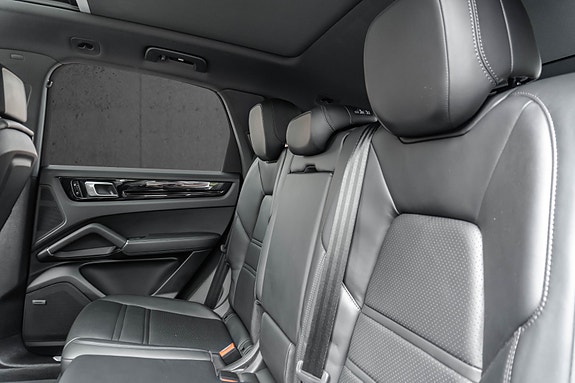 Porsche Cayenne 21 of 30