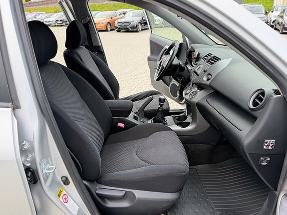 Toyota RAV4 8 of 11