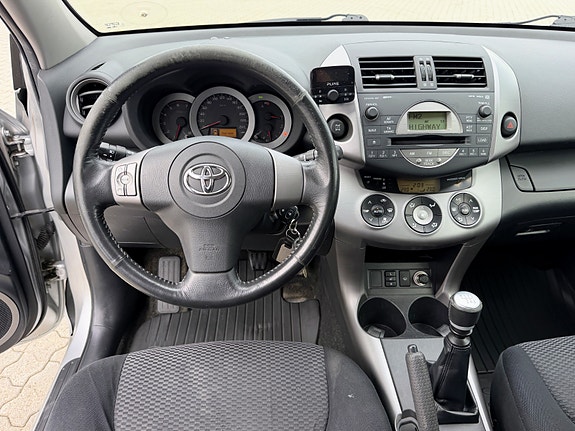 Toyota RAV4 6 of 11