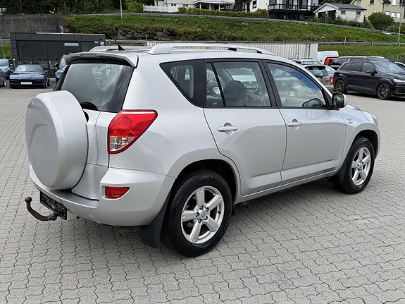 Toyota RAV4 3 of 11