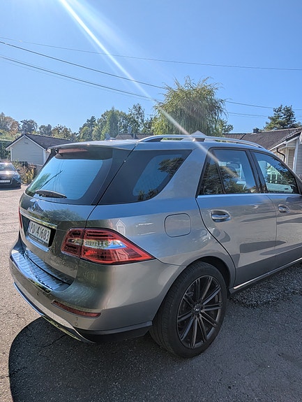Mercedes-Benz ML250 4 of 14