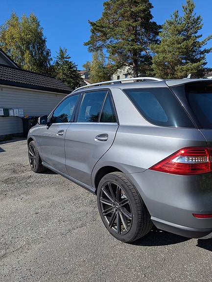 Mercedes-Benz ML250 7 of 14