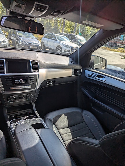 Mercedes-Benz ML250 12 of 14