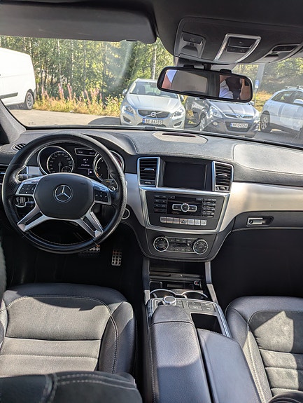 Mercedes-Benz ML250 11 of 14